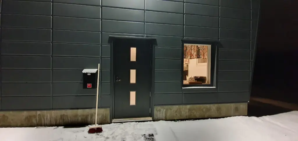 Toimiston sisäänkäynti